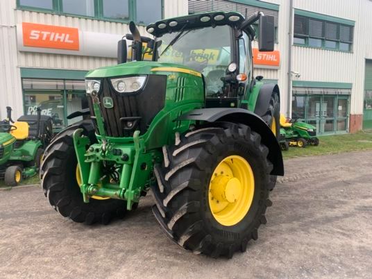 John Deere 6215R