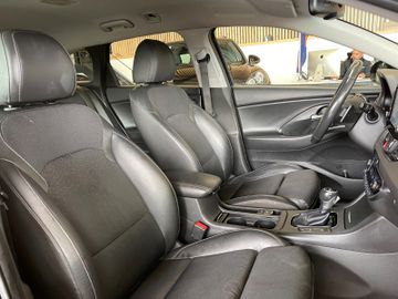 Hyundai i30 cw Premium *ACC*KAMERA*NAVI*SHZ*TEM*TOUCH*