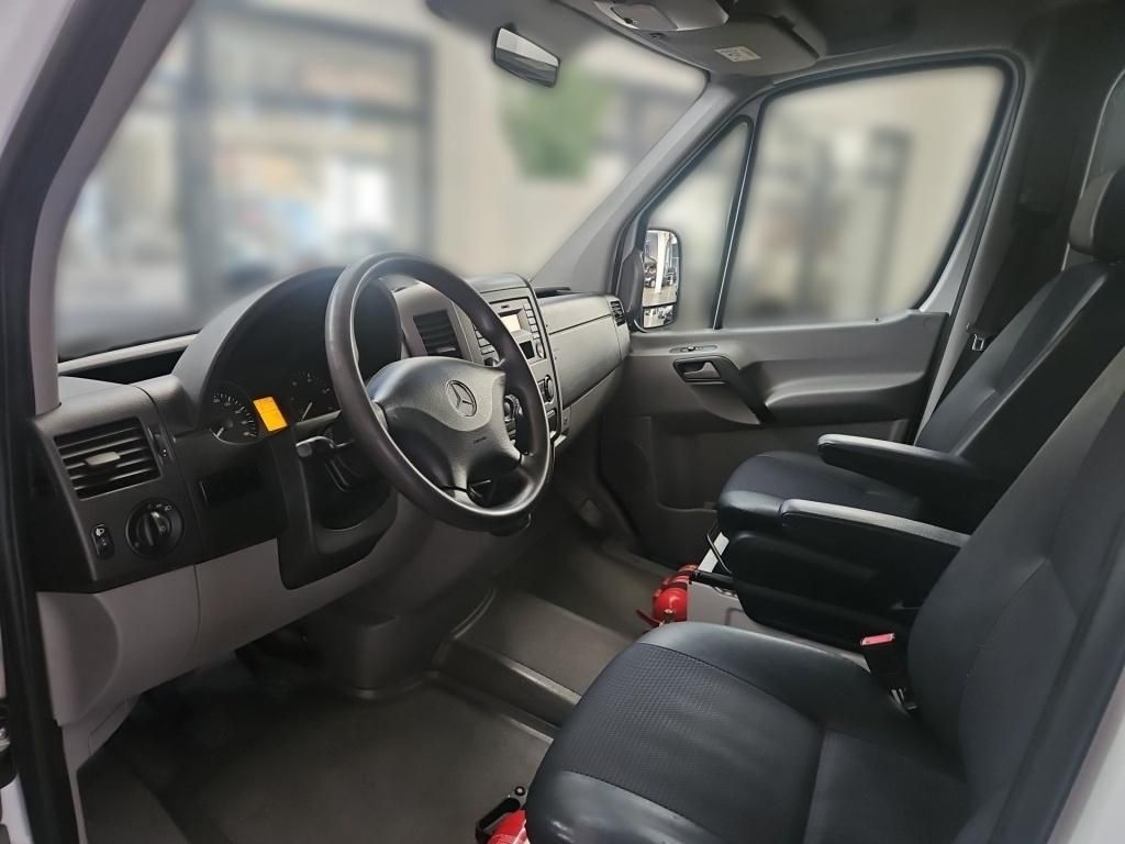 Fahrzeugabbildung Mercedes-Benz Sprinter 316 Doka Pritsche 4x4 6 Sitze Klima