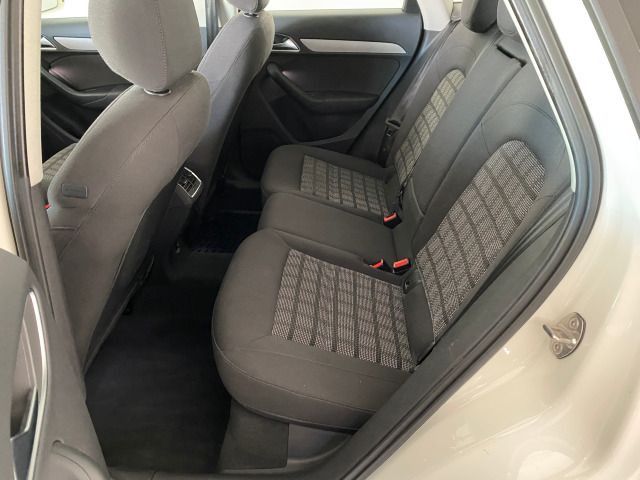 Q3 2.0 TFSI quattro AHK+PANO+NAVI+BI-XENON
