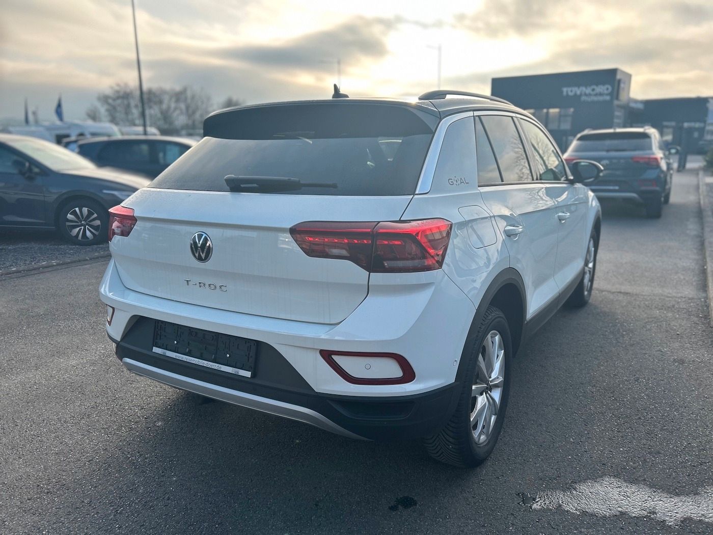Fahrzeugabbildung Volkswagen T-Roc 2.0 TDI GOAL NEU50T AHK LED ACC SHZ+LHZ