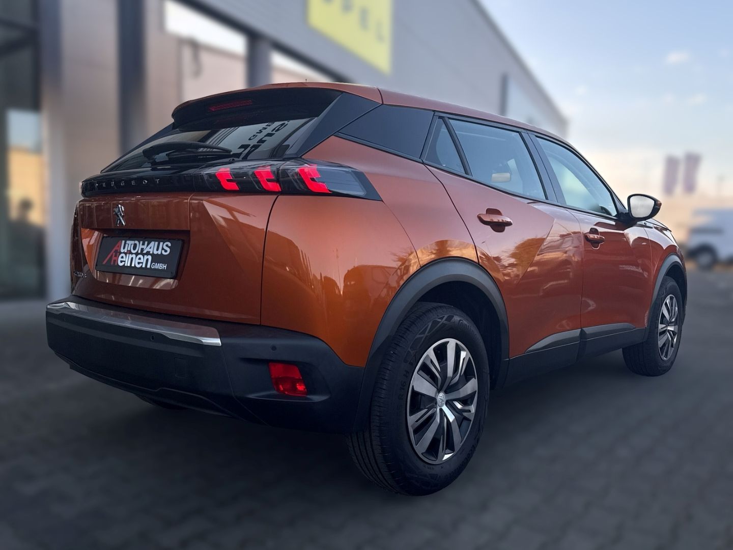 Fahrzeugabbildung Peugeot 2008 e- Active Klimaautom Fahrerprofil DAB Spurh