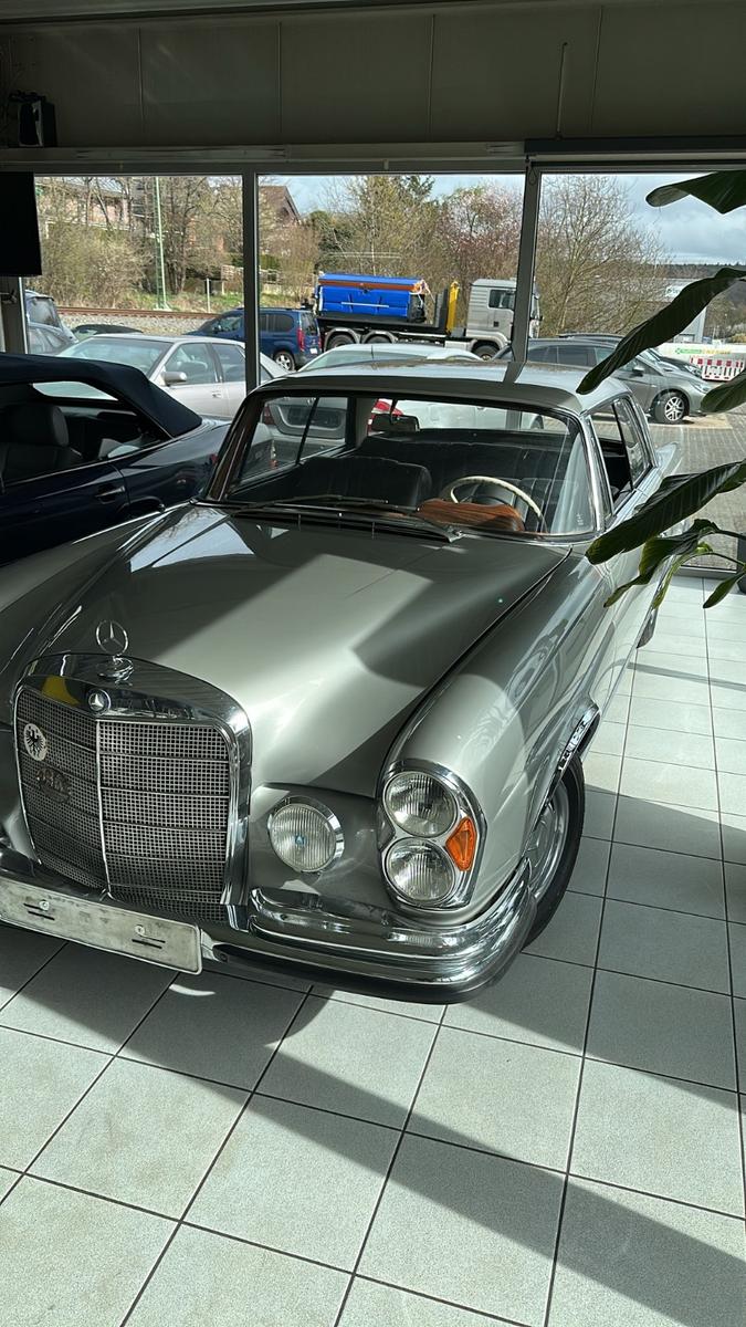 Mercedes-Benz 250
