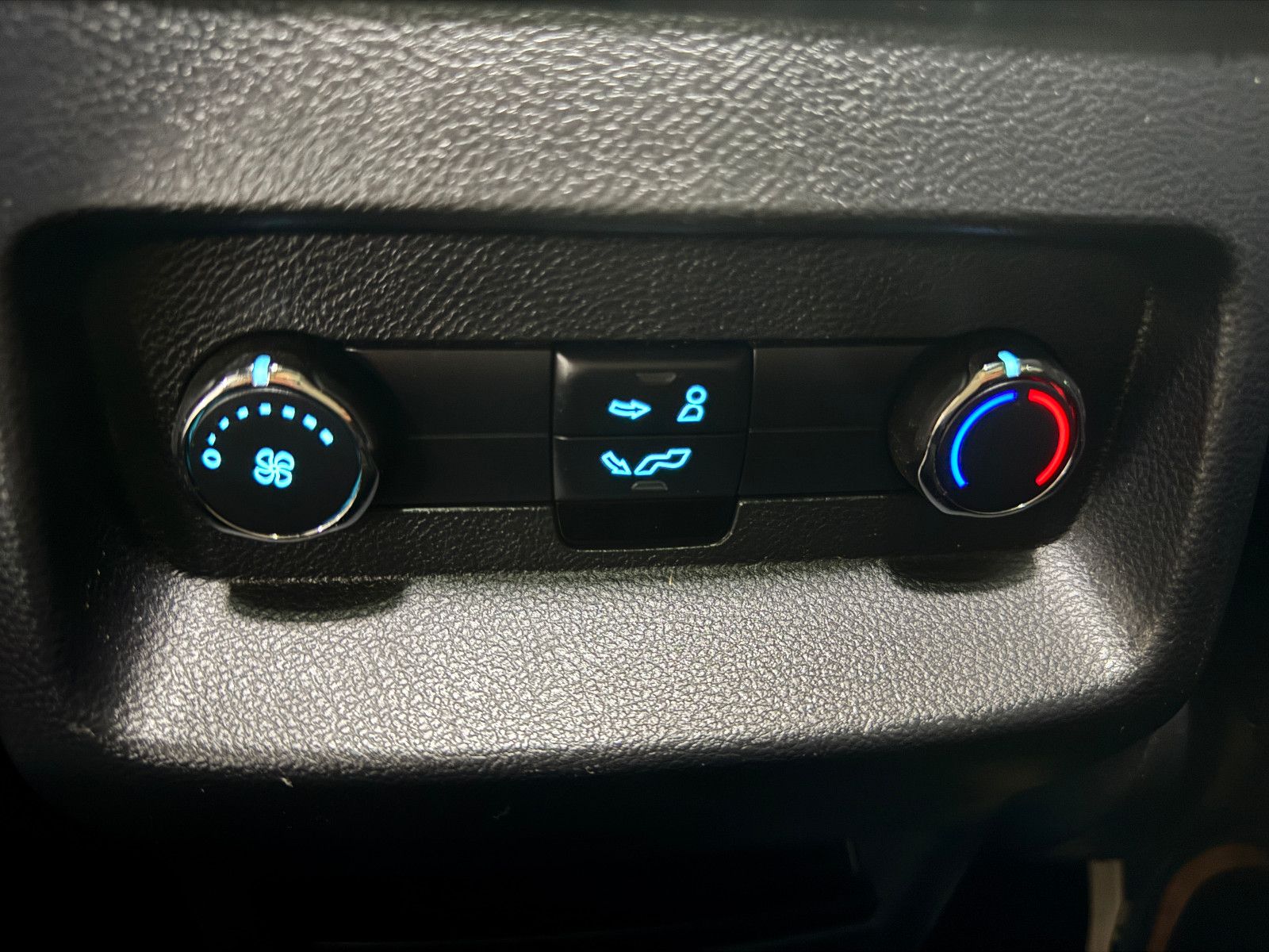 Fahrzeugabbildung Ford Galaxy TITANIUM SPORT AWD AUT 7-SITZER PANO VOLL