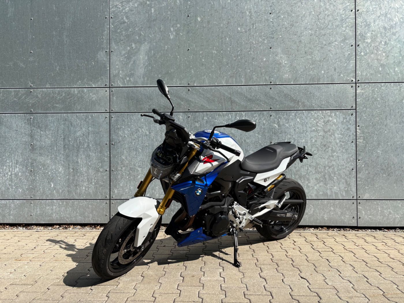 Fahrzeugabbildung BMW F 900 R A2 Style Sport 3 Pakete