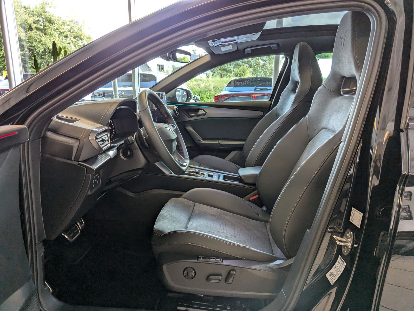 CUPRA Leon 1.5 eTSI Pano Intelligent-Dynamic-Edge-Pake - Image 12