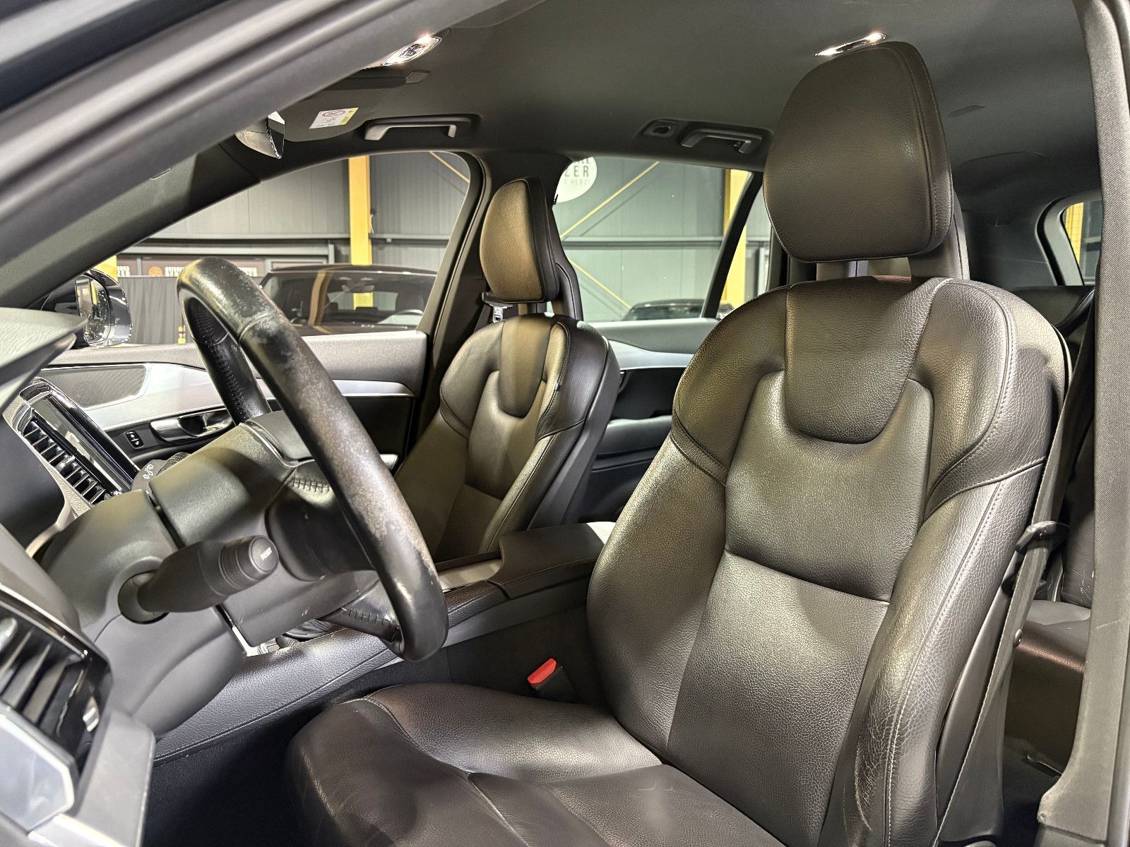 Fahrzeugabbildung Volvo XC90 Momentum AWD/NAVI/KAMERA/APPLE/KLIMA/SHZ