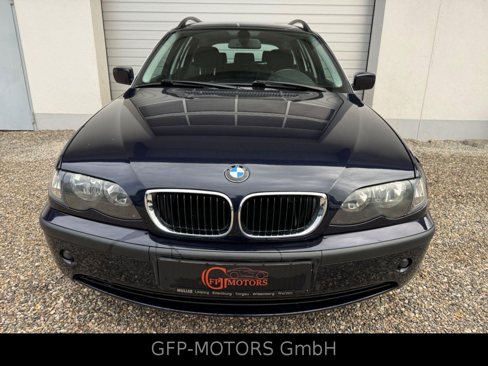 BMW 318 2004 — rear view