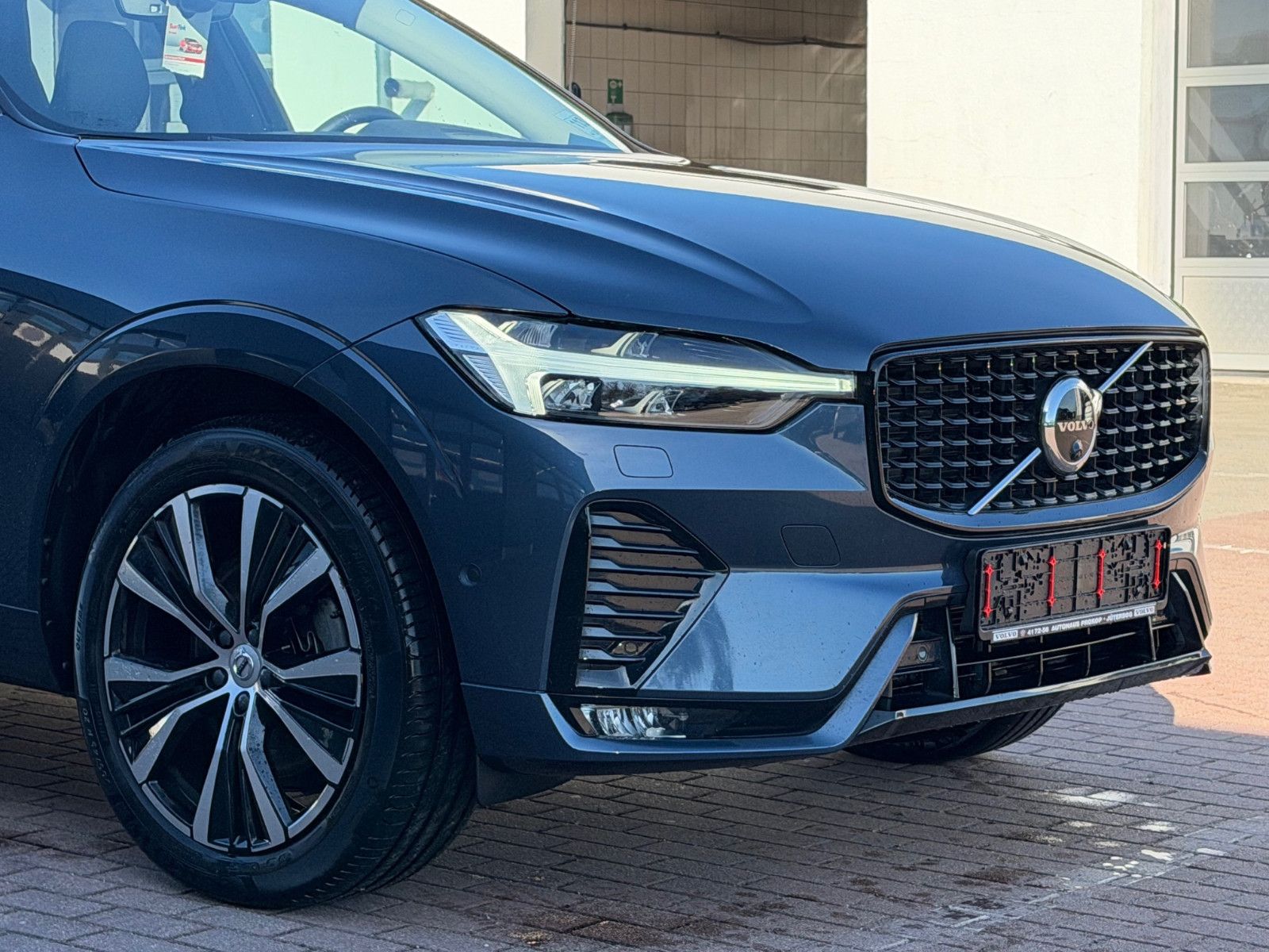 Fahrzeugabbildung Volvo XC60 B5 D Ultimate Dark AWD*STHZG*PANO*360°*ACC