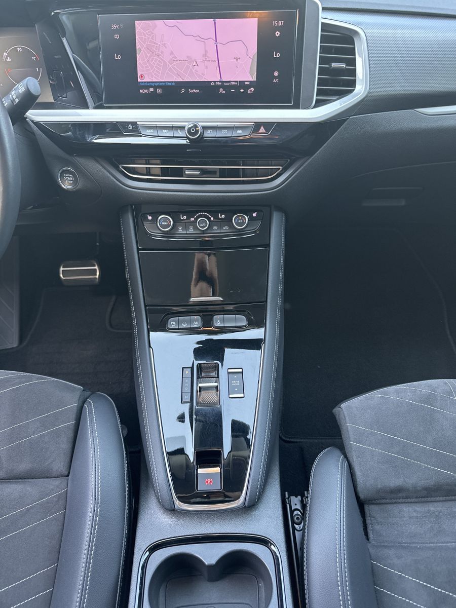 Fahrzeugabbildung Opel Grandland (X) 1.5 D Elegance NAV+MATRIX+ACC+AHK