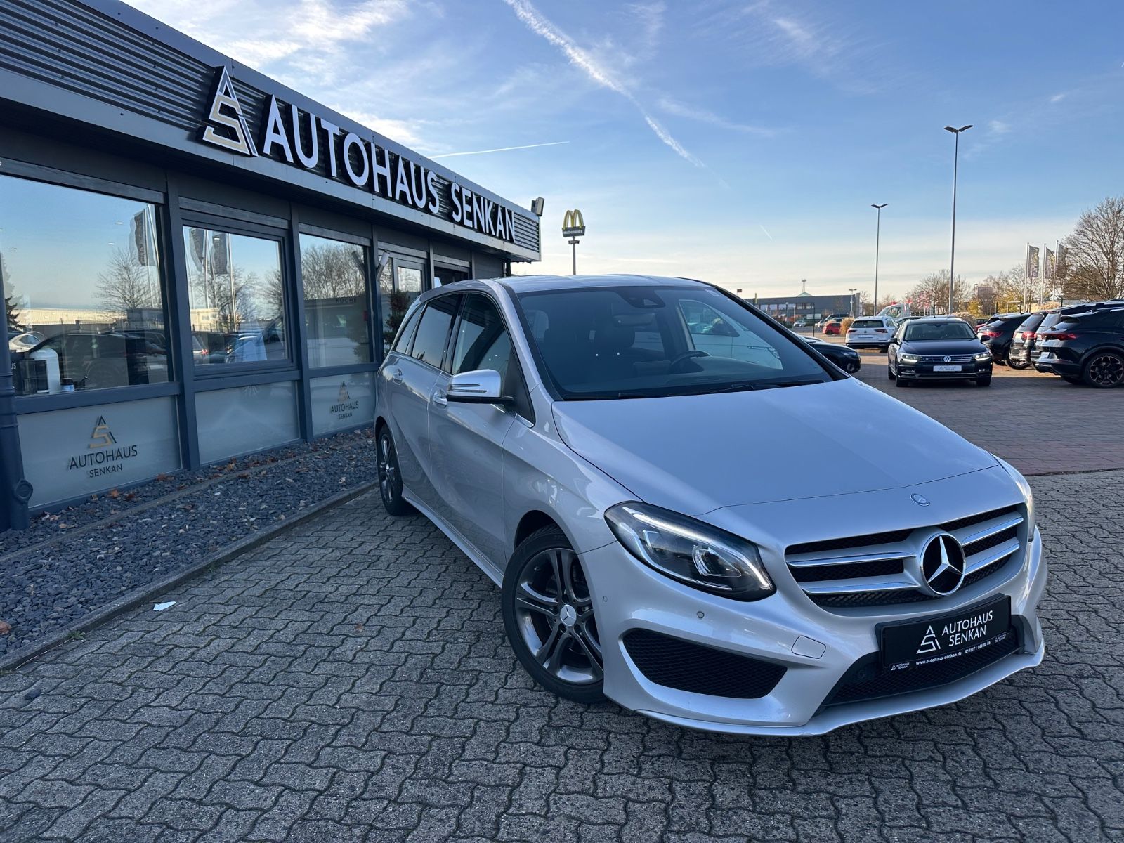 MERCEDES-BENZ B 250 CGI AMG-LINE*LED*NAVI*HARMAN-KARDON*