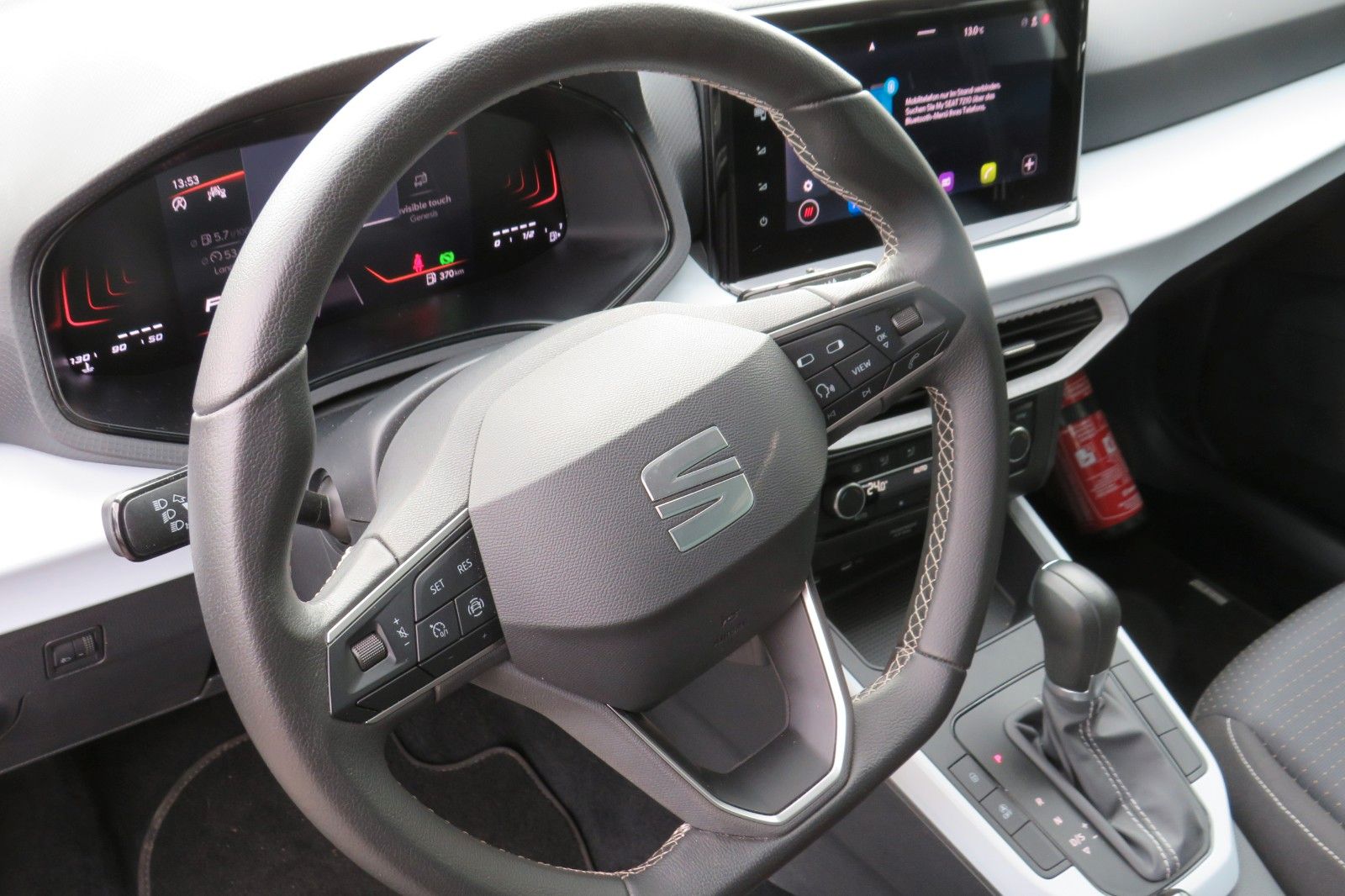 Fahrzeugabbildung SEAT Arona Style DSG LED NAVI DAB GRA PDC 1.HD