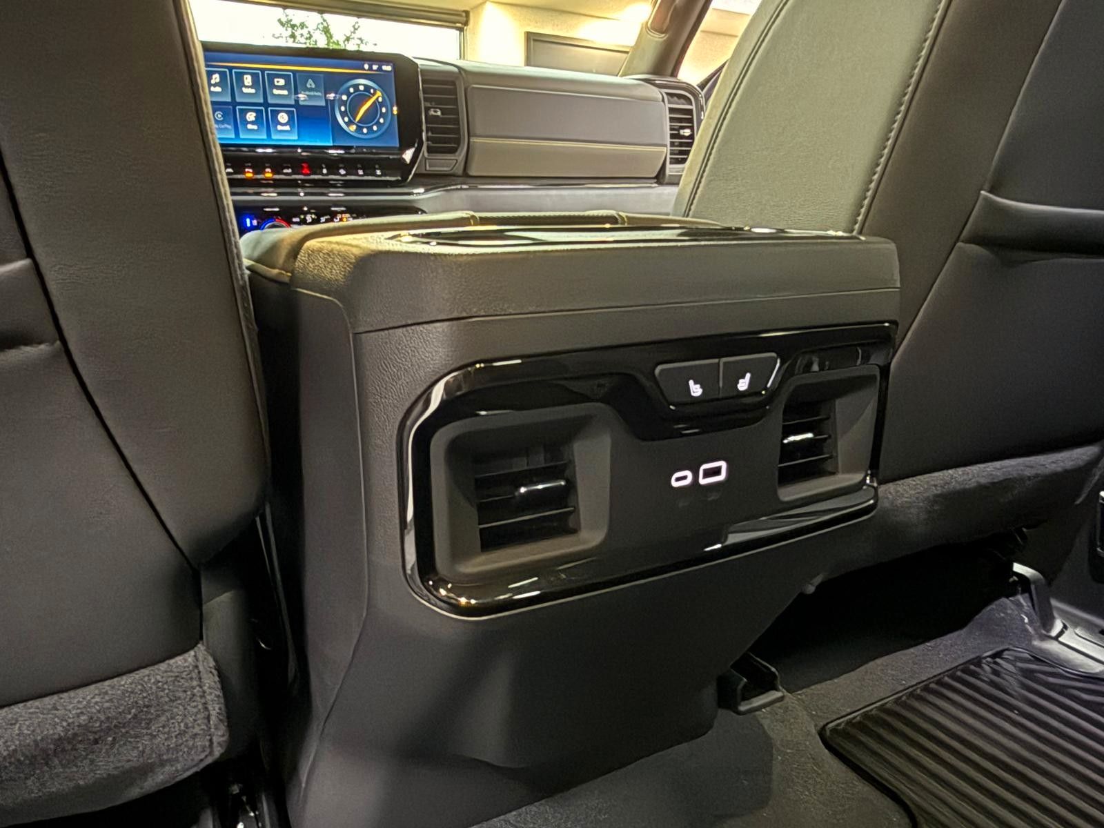 Fahrzeugabbildung Chevrolet 2026 SILVERADO ZR2 OFF ROAD-SIDE ST 6.2L V8-4x4