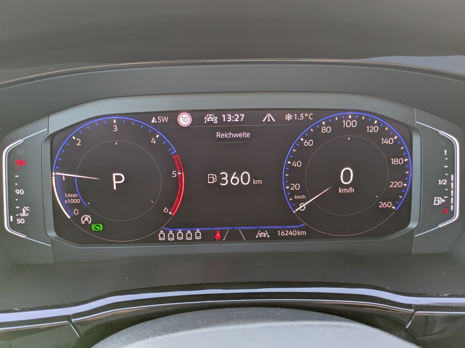 Fahrzeugabbildung Volkswagen Touran 2.0 DSG R-Line High BLACK Pano 7Si IQ AHK