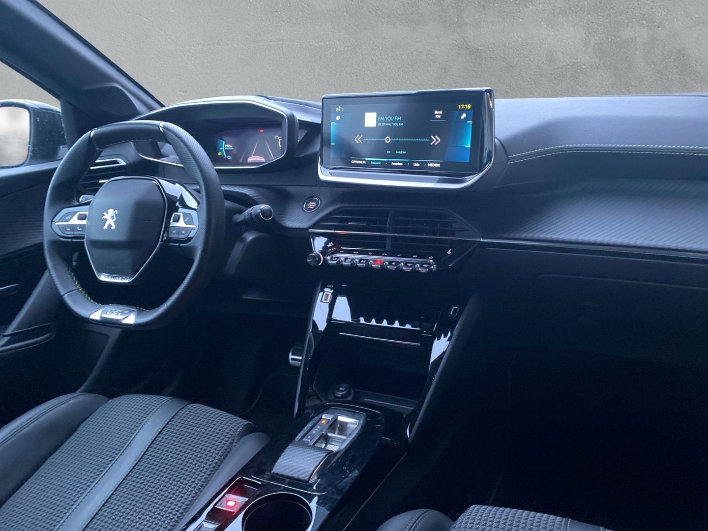 Fahrzeugabbildung Peugeot 208 e- GT Elektromotor 136 *Navi*Kamera*Sitzheiz