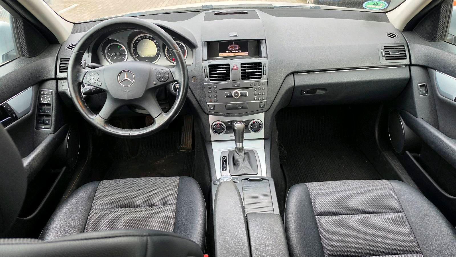 Mercedes-Benz C180 2010 — photo 12