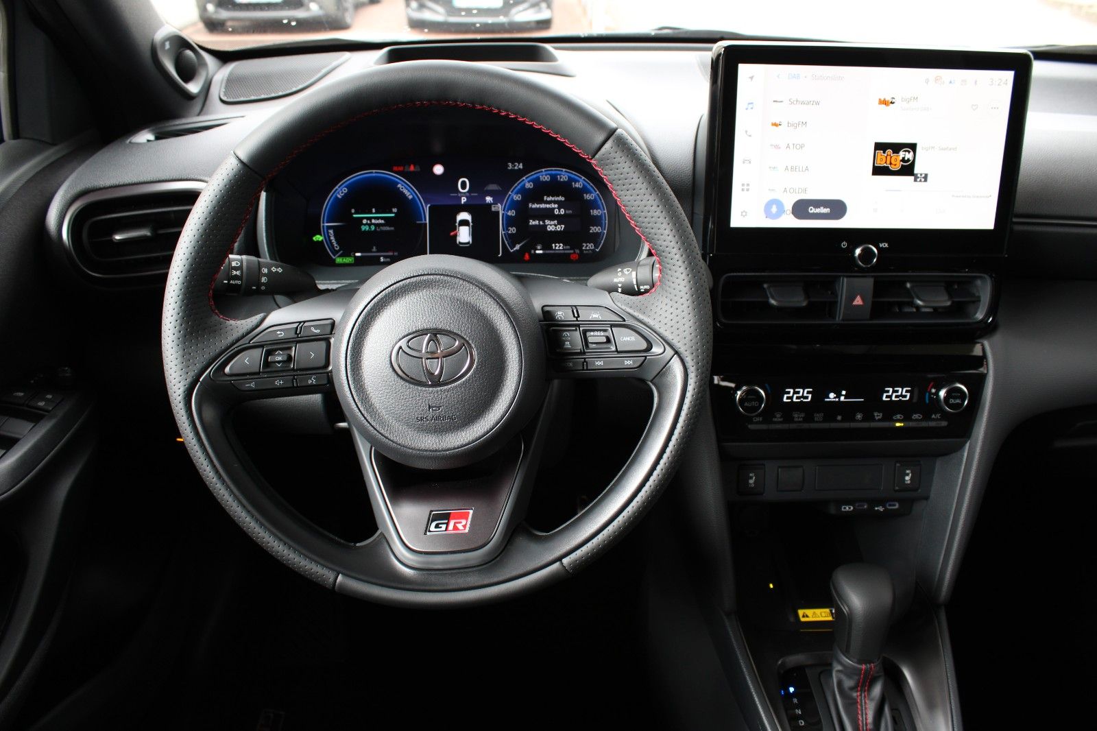 Fahrzeugabbildung Toyota Yaris Cross Hybrid GR Sport + PREMIUM-Paket