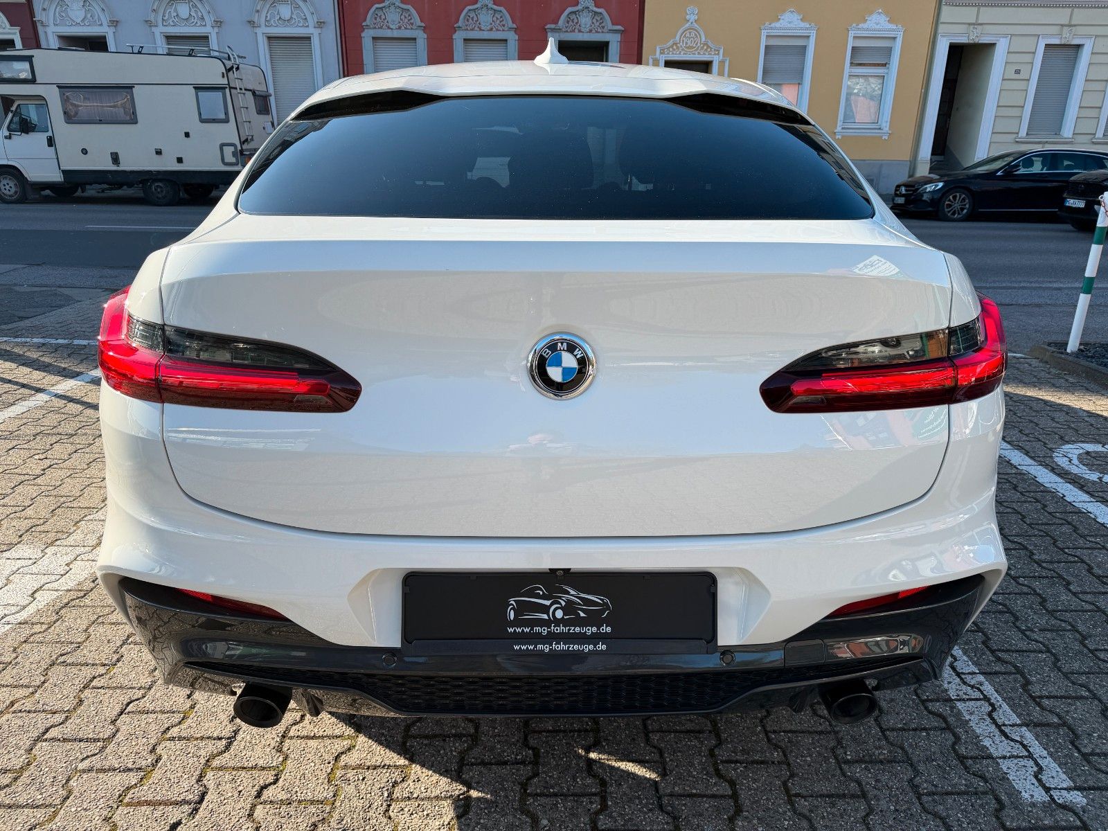 Fahrzeugabbildung BMW X4 xDrive 30 d M SPORT AHK NAVI LEDER 20 ZL. HUD