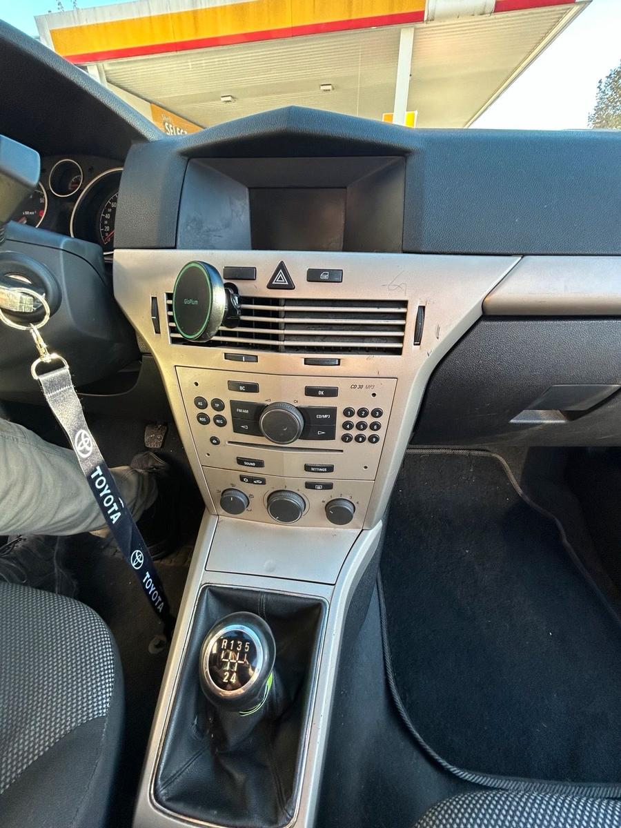 Opel Astra 2008 — photo 11