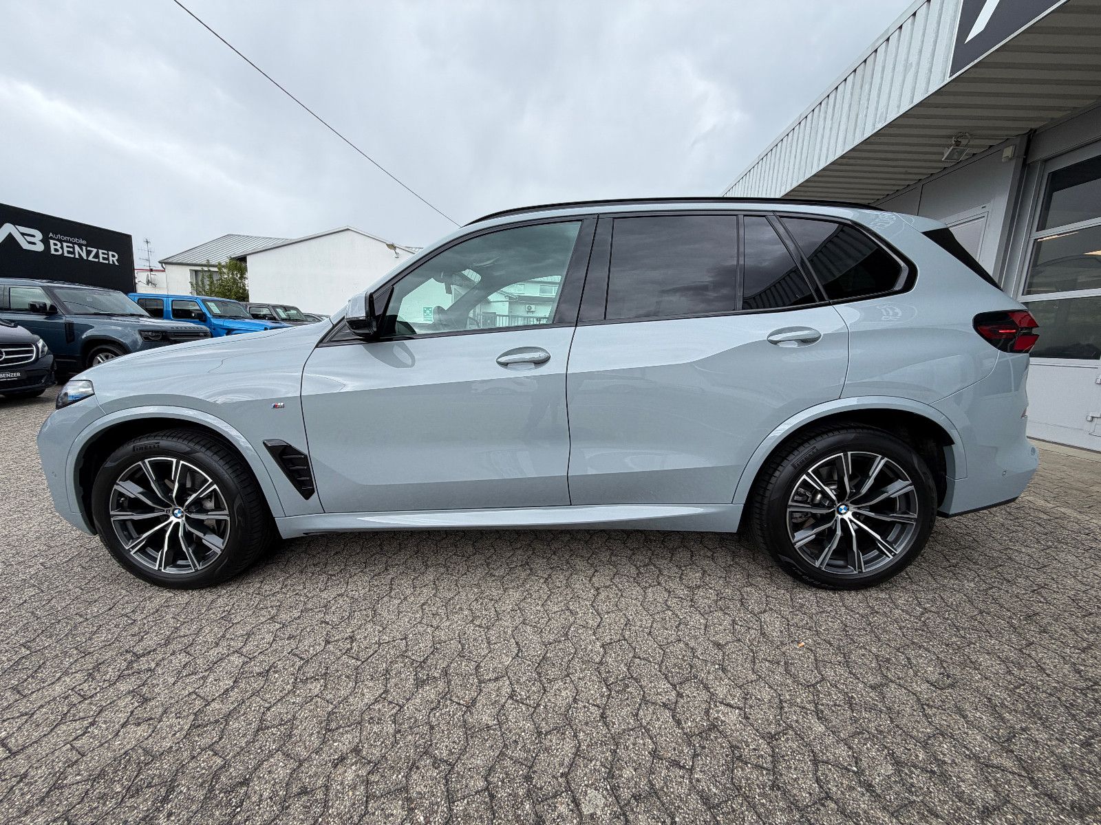 Fahrzeugabbildung BMW X5 30 d xDrive M Sport/HEAD-UP/360°/SOUND/AMBIEN