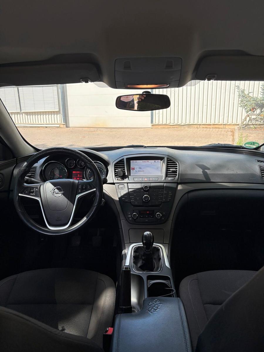 Opel Insignia 2012 — interior
