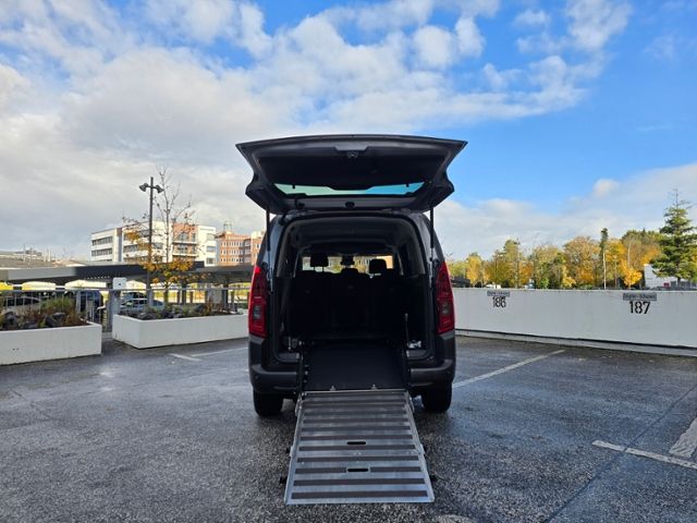 Fahrzeugabbildung Fiat Doblò 4 Kombi XL Rollstuhlgerecht Rollstuhlrampe