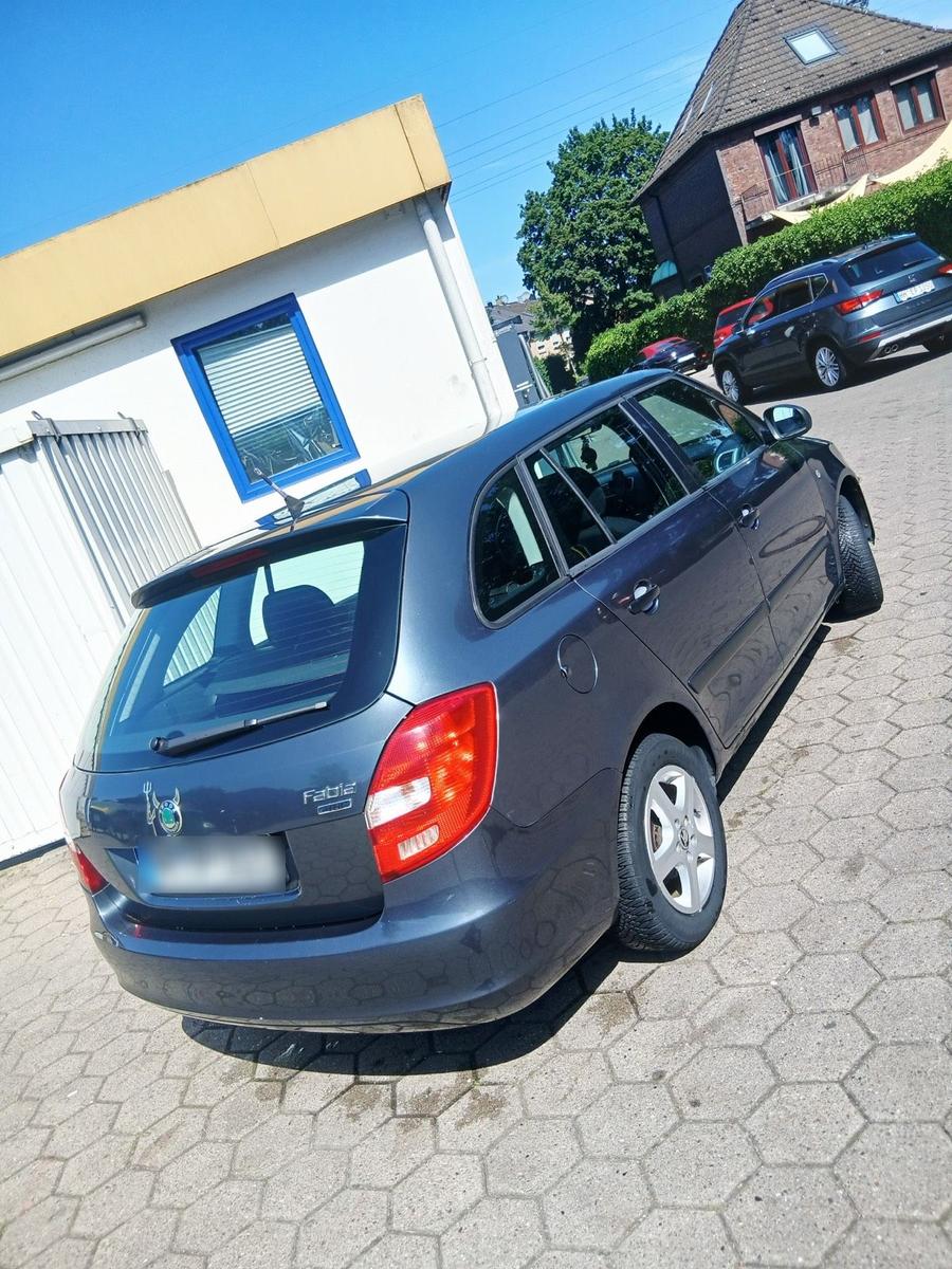 Skoda Fabia 2009 — engine 80 HP (59kW)