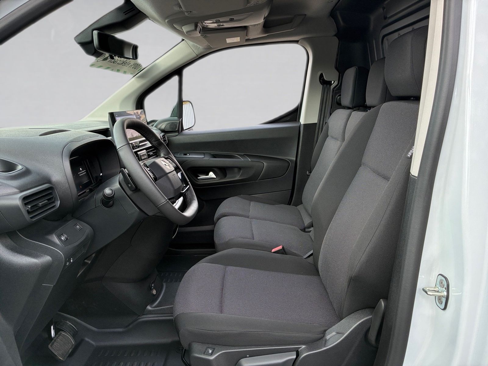 Fahrzeugabbildung Opel COMBO CARGO Electric M 11KW*Navi*SHZ*PDC*RFK*