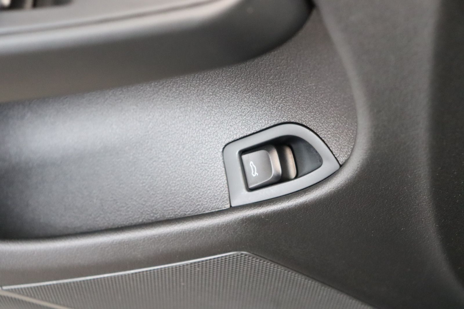 Fahrzeugabbildung Audi A4 2.0 TFSI quattro Avant * BI-Xenon * Navi *