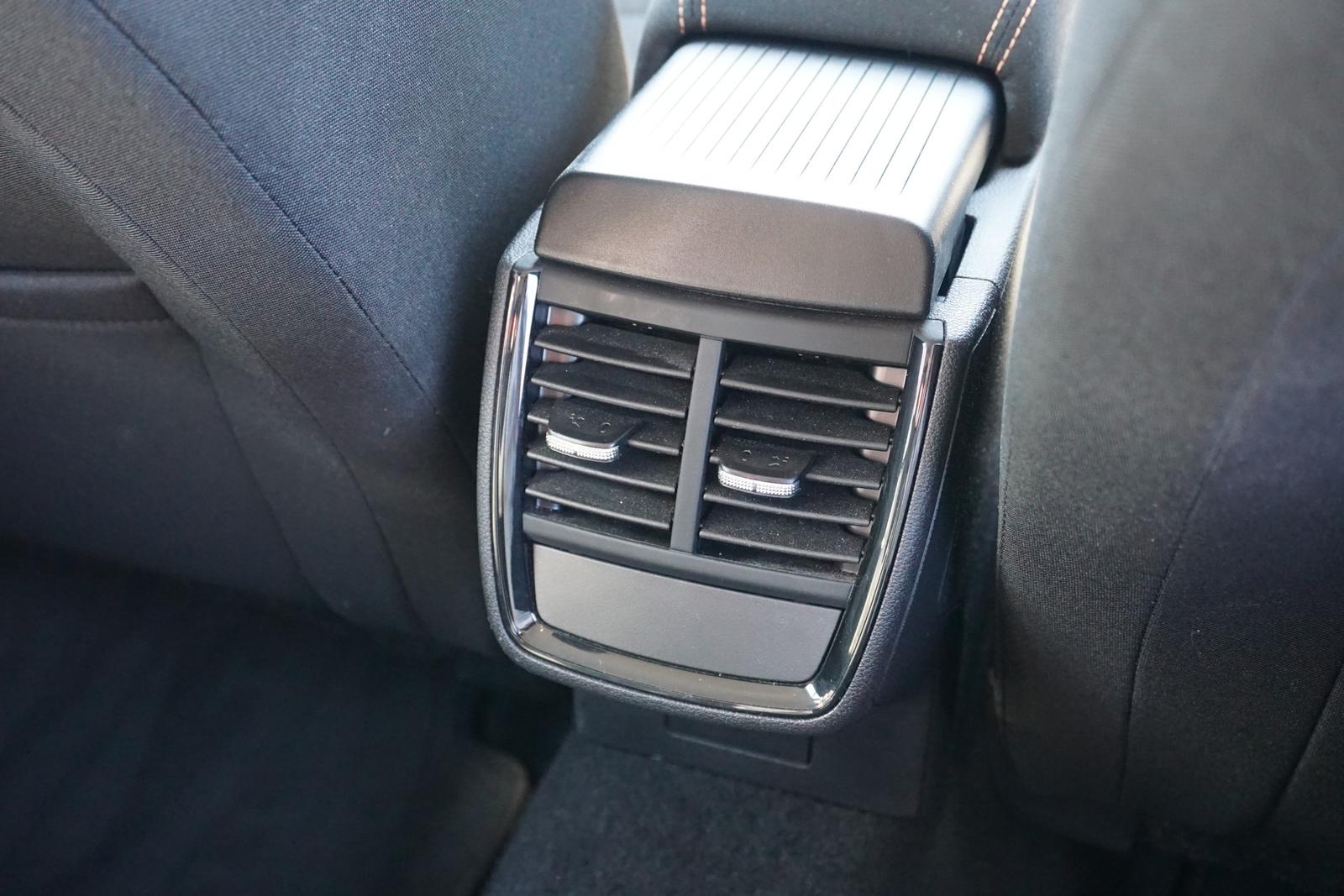 Skoda Kamiq Style DSG LED Navi ACC AHK DAB PDC USB