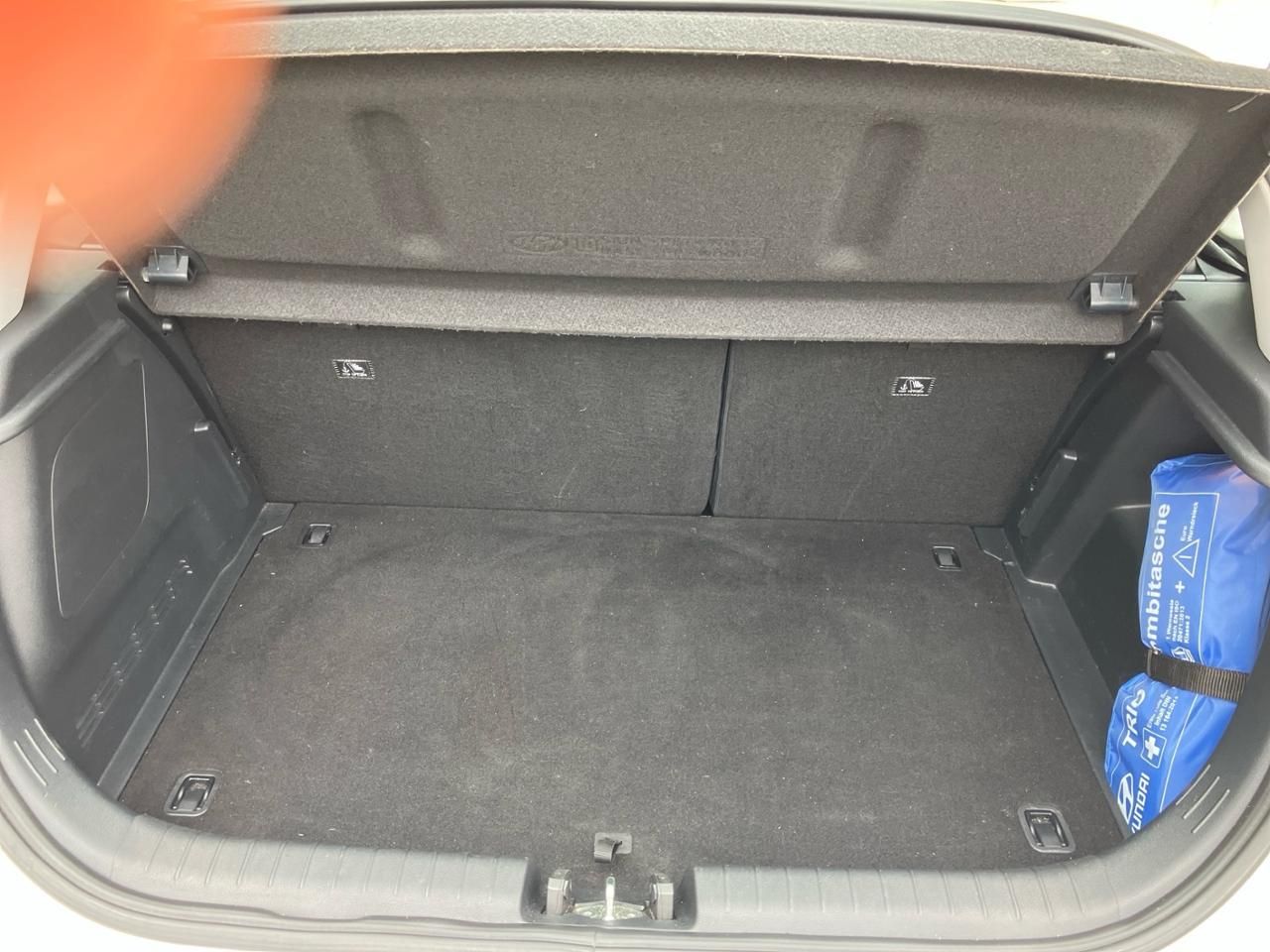 Fahrzeugabbildung Hyundai i20 INTRO KLIMAA*ZV*USB*LM*