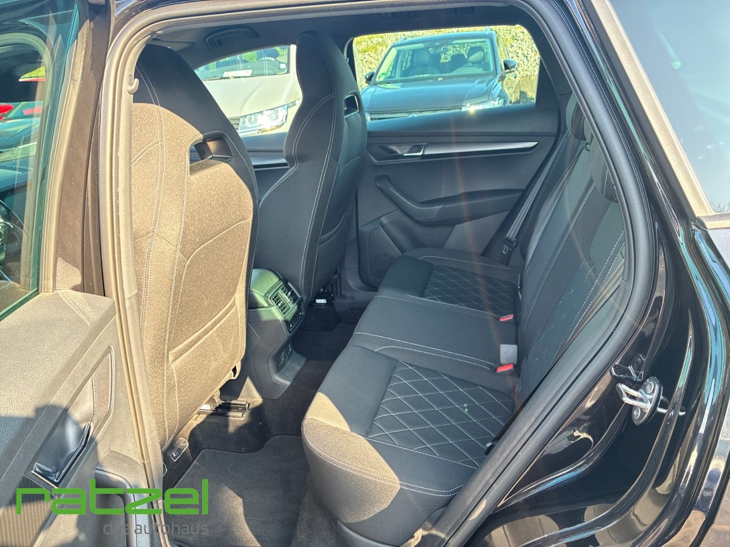 Fahrzeugabbildung SKODA Karoq 4x4 Sportline TSI 2,0 Navi LED ACC Travel
