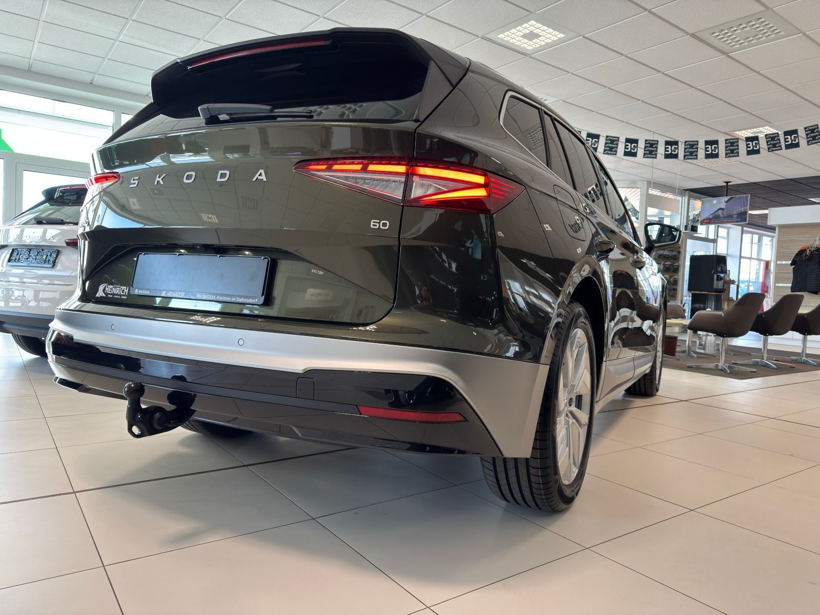 Fahrzeugabbildung SKODA Enyaq 60 Lodge*RFK*AHK*20Zoll*eHeck