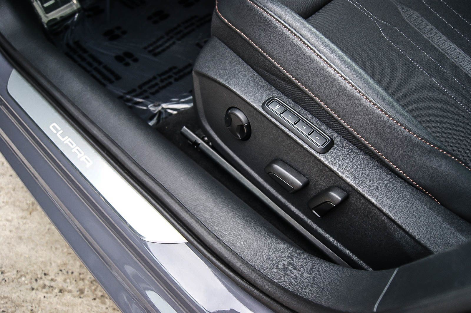 Fahrzeugabbildung CUPRA Leon Sportstourer e-Hybrid PANORAMA CARPLAY ACC