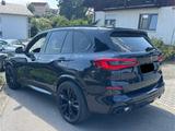 BMW X5 M50d LED SKY PANO AHK M PAKET HARMANN 22 Zoll - BMW X5 M50: Automatik