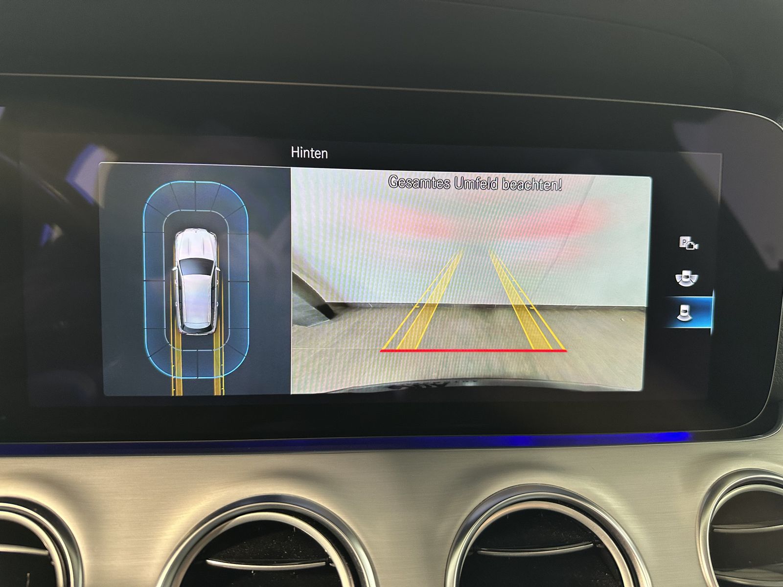 Fahrzeugabbildung Mercedes-Benz E 400d T Avantgarde 4Matic NAV+LED+KAM+19ZO+1HD