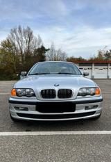 BMW 320i -