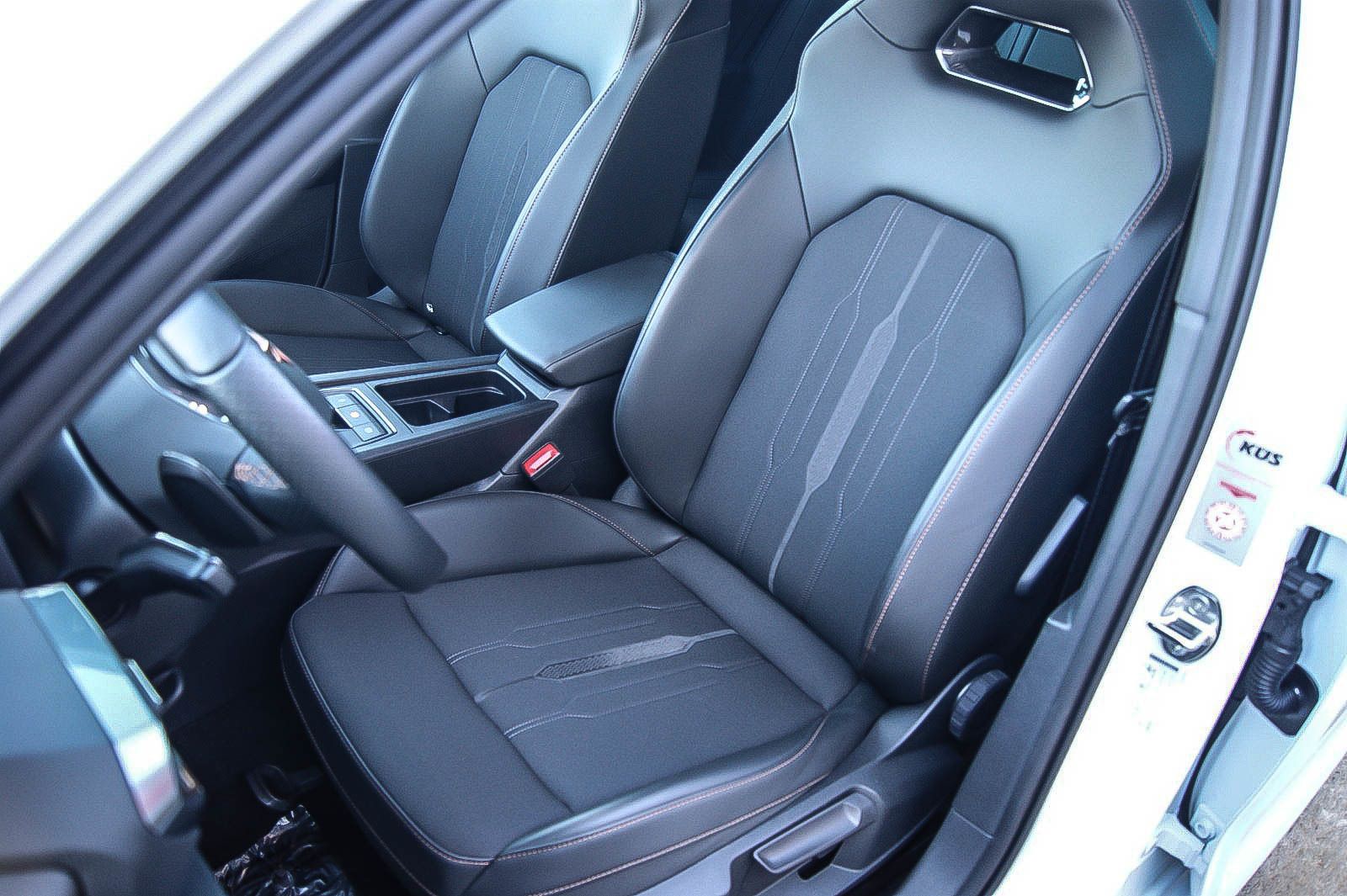 Fahrzeugabbildung CUPRA Leon Sportstourer e-HYBRID VIRTUAL ACC XL 1HAND