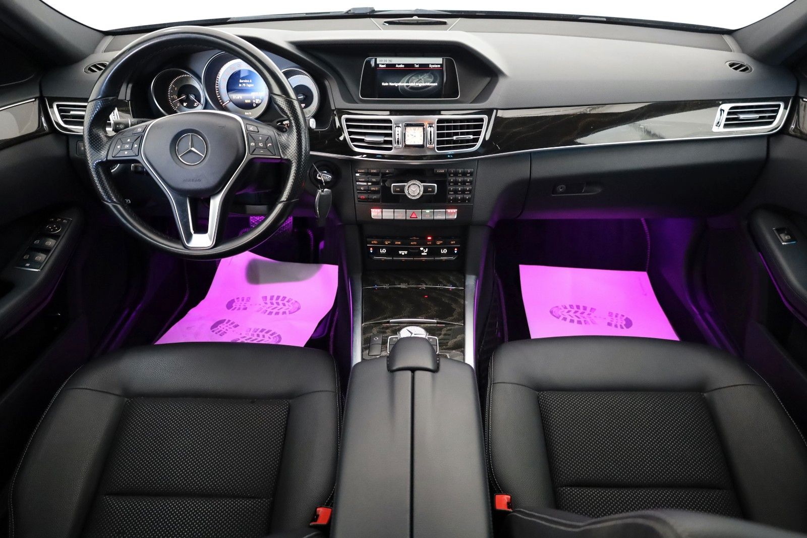 Fahrzeugabbildung Mercedes-Benz E 200d T BT Avantgarde T.Leder,Navi,LED,SH,PDC