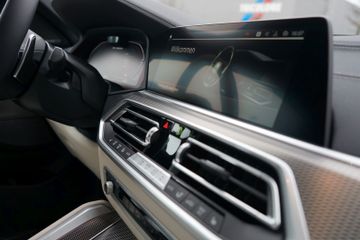 Fahrzeugabbildung BMW X6 M50 i Pano*Shz*Laser*Iconic*H&K*Head Up