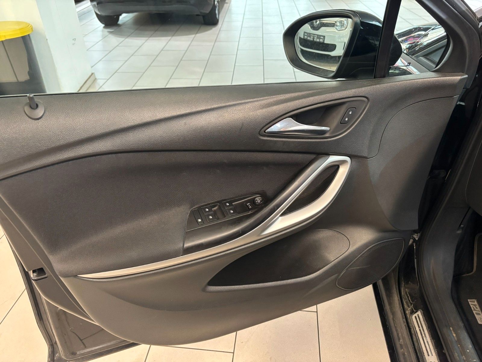 Fahrzeugabbildung Opel Astra K 1.4T 120-JAHRE KAMERA/SHZ/LHZ/ALU/ALLWET