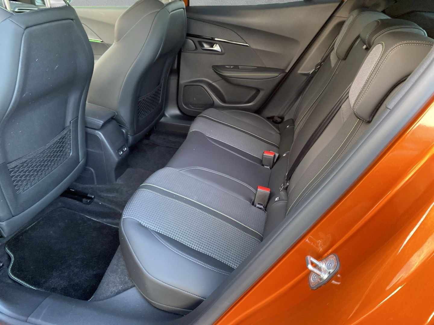 Fahrzeugabbildung Peugeot 2008 e- GT Elektromotor 136 *Sitzheizung*ACC*Kam