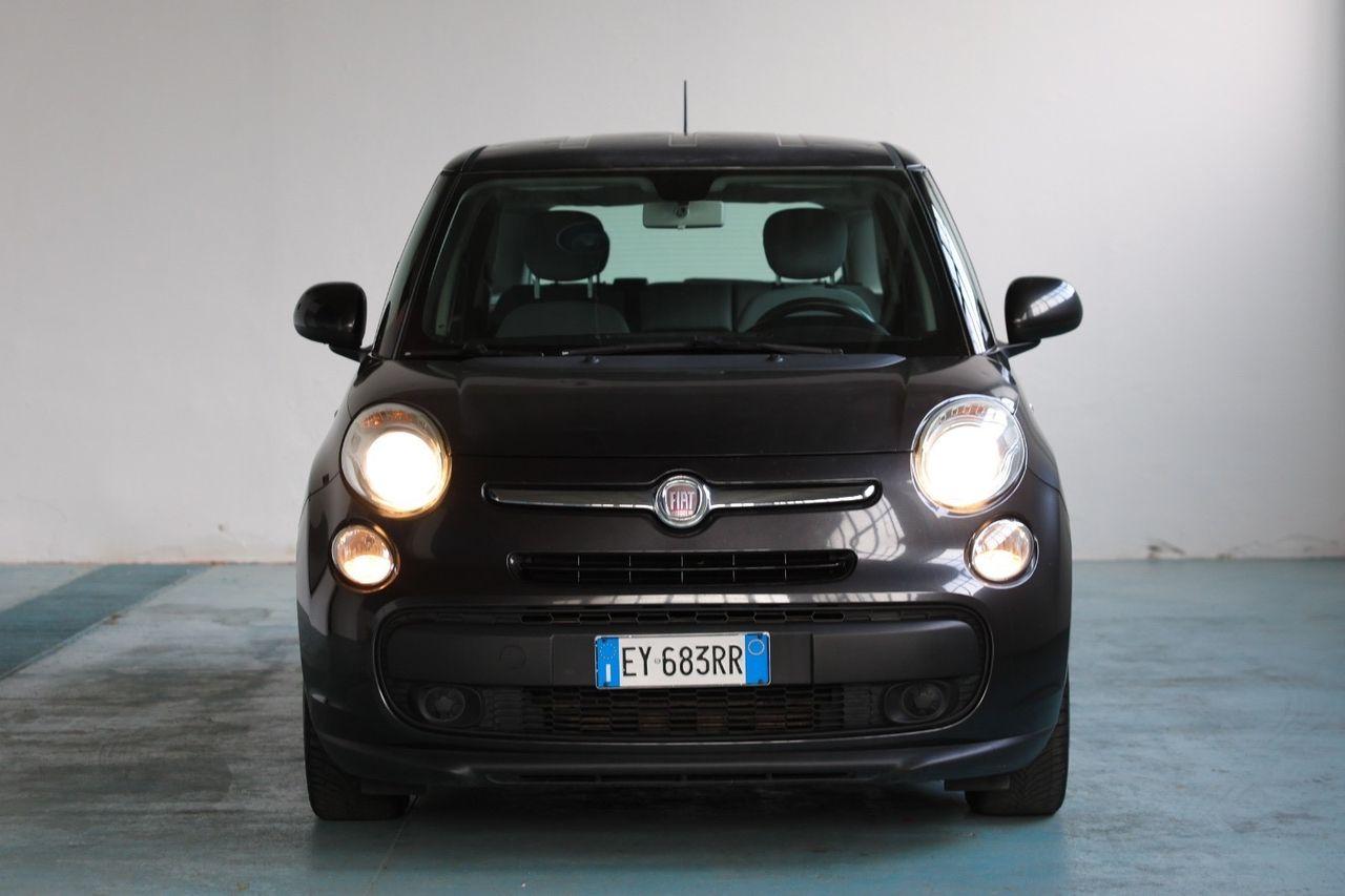 Fiat 500L 2015 — rear view