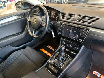 Skoda Superb Combi Style 4x4 *SZHZ*PDC*AHK*NAVI*KLIMA*