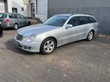 Mercedes-Benz E 220 CDI T MODELL AVANTGARDE - Mercedes-Benz E 220 aus 2006: Cdi