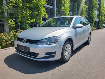 Volkswagen Golf - 1