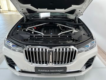 Fahrzeugabbildung BMW X7 xDrive 30d Massage DisplKey SoftCl Laser Voll