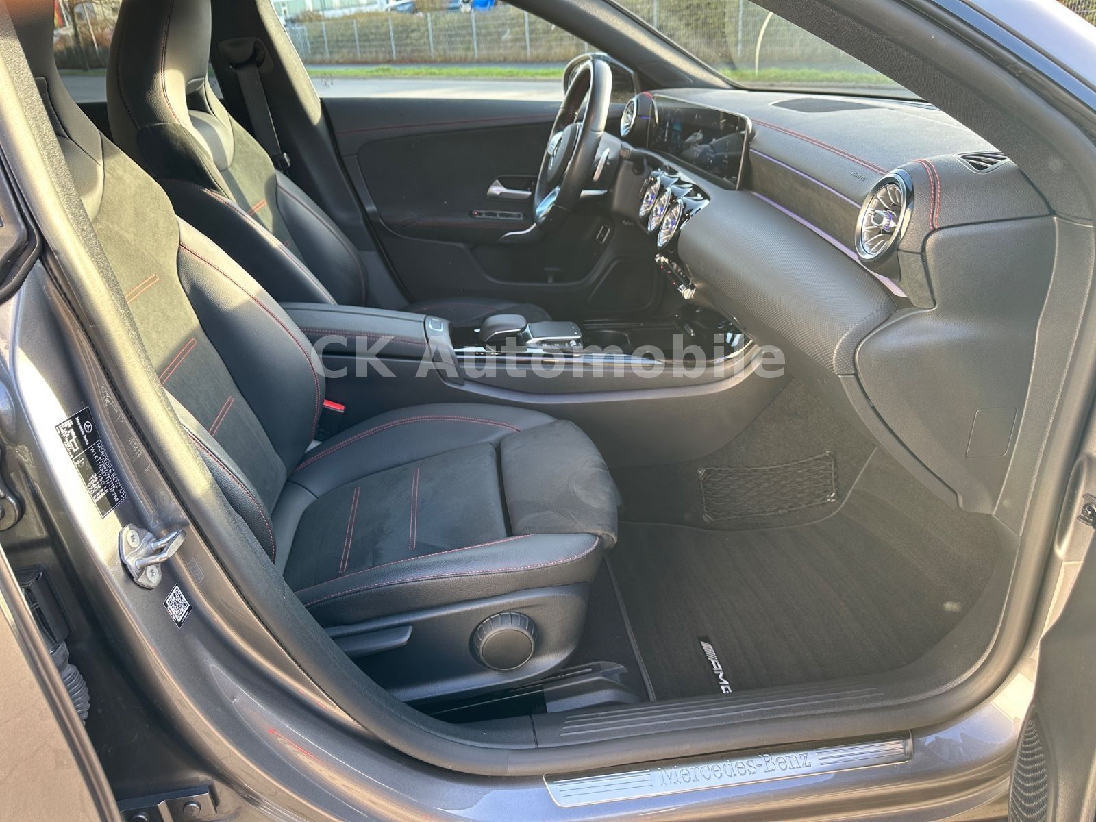 Fahrzeugabbildung Mercedes-Benz CLA 200 AMG-Line/Night-Paket/Navi/LED/AHK