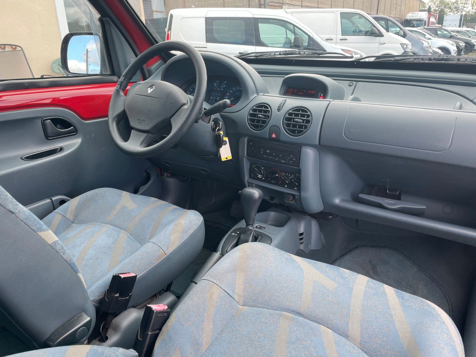 Fahrzeugabbildung Renault Kangoo 1.4 Basis Automatik Klima TÜV 12/2025