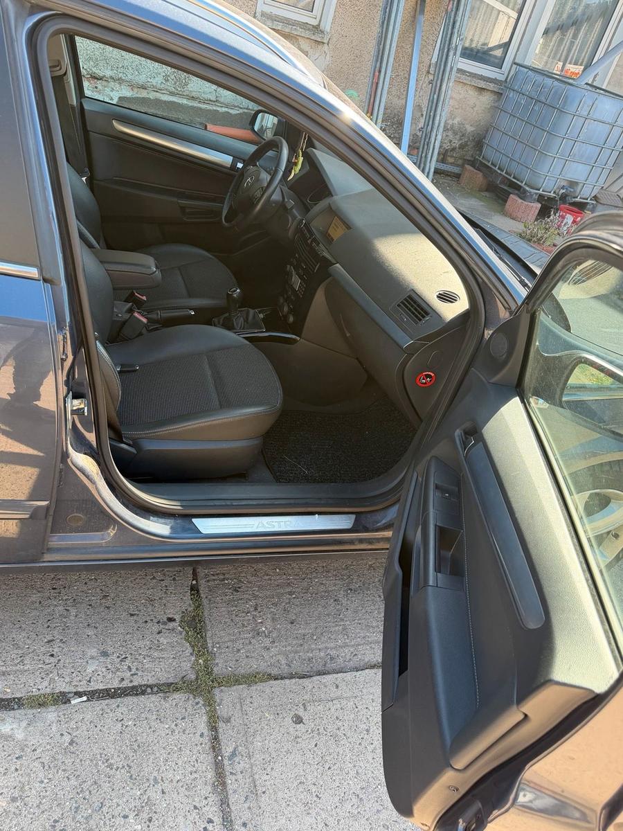 Opel Astra 2008 — photo 10